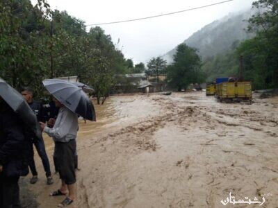 سیل و بارش شدید باران به تاسیسات برق منطقه ییلاقی آق اولر تالش خسارت وارد کرد