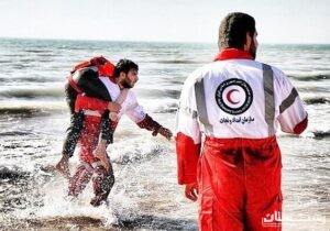 نجات مرد ۳۴ ساله از غرق شدگی در دریای انزلی