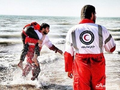 نجات مرد ۳۴ ساله از غرق شدگی در دریای انزلی