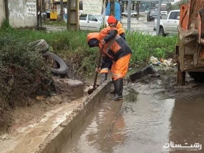 تلاش مدیران مناطق، رؤسای نواحی و اکیپ‌های اجرایی جهت رفع آبگرفتگی و انسداد معابر در مناطق پنجگانه شهر رشت