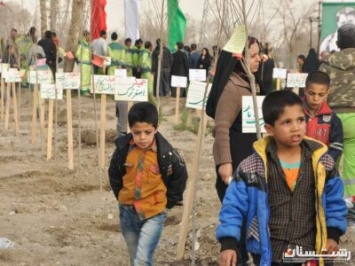 غرس نهال به نام هشت هزار شهید گیلان