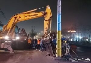 عملیات شبانه کارکنان توزیع برق گیلان برای ایمن‌سازی معبر کنارگذر میدان امام حسین (ع) رشت