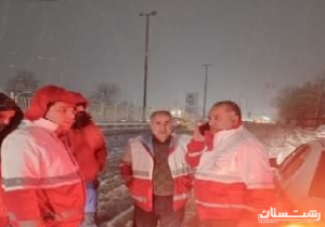 امدادرسانی به بیش از ۱۰۰۰خودرو گرفتار در برف